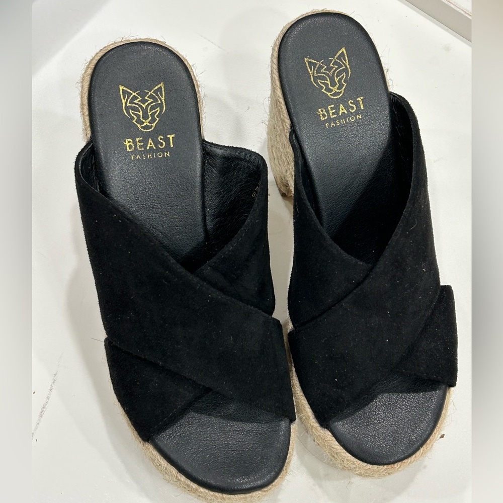 Beast Fashion faux suede sandals- size 7.5.
